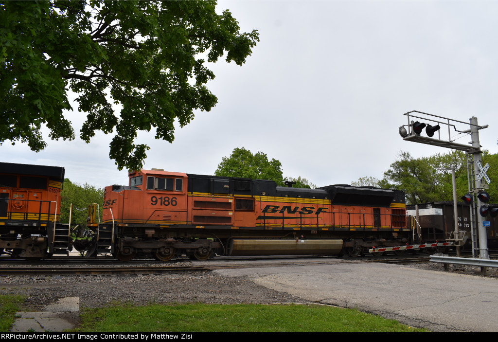 BNSF 9186